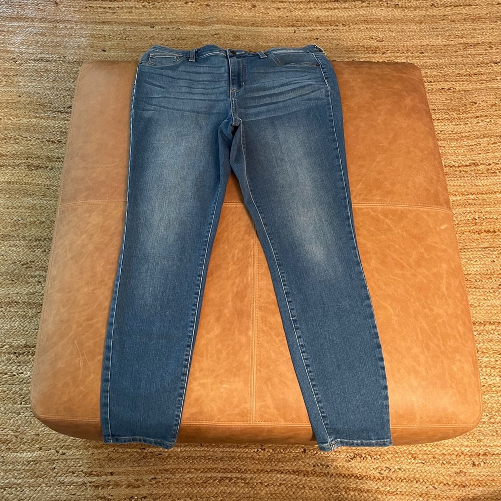 NWOT Universal Threads Highrise Jeggings